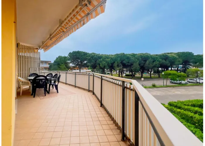 Modern With A Spacious Terrace Appartement Bibione